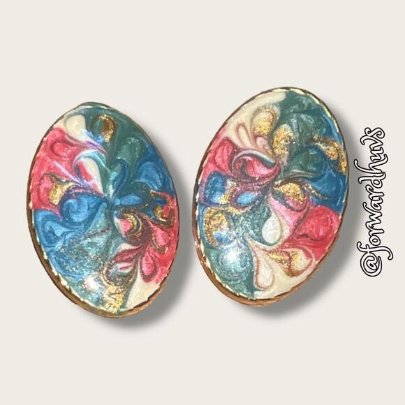 Bundle Sale 3 for $15 | Vintage Oval Enamel Swirl Clip-On Earrings - Picture 8 of 9